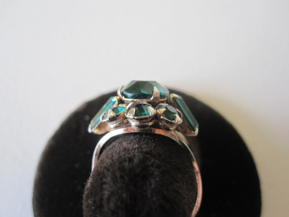 EMERALD RHINESTONE Cocktail Ring Size 7 - image 9