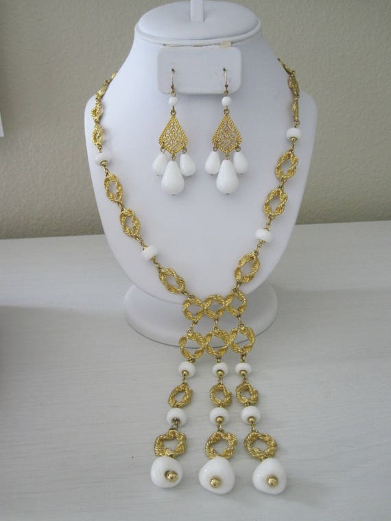 1960's WHITE GLASS GOLDETTE Bib Necklace and Tear… - image 1