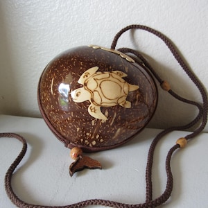 COCONUT SHELL PURSE Circa 1960s