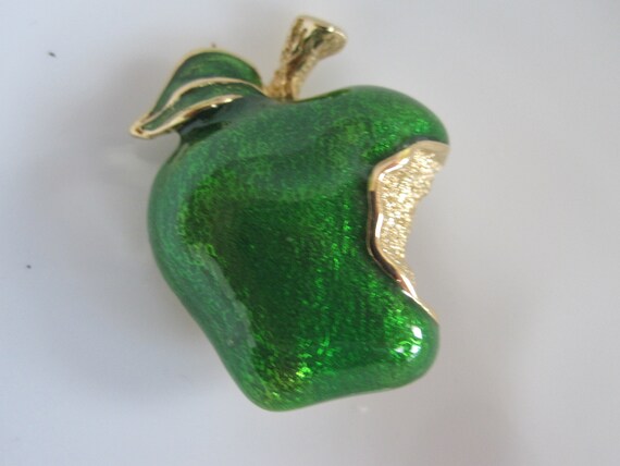 APPLE Of MY EYE Green Apple Brooch