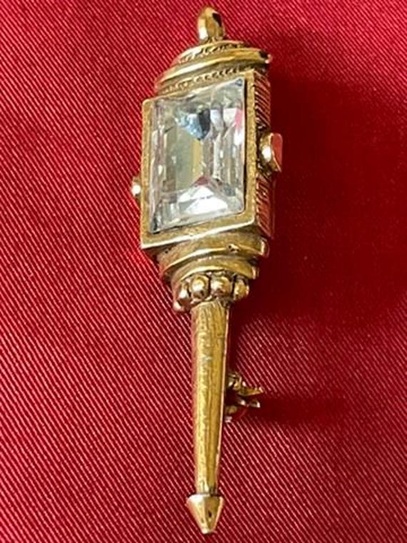 GOLDETTE LAMP POST Brooch