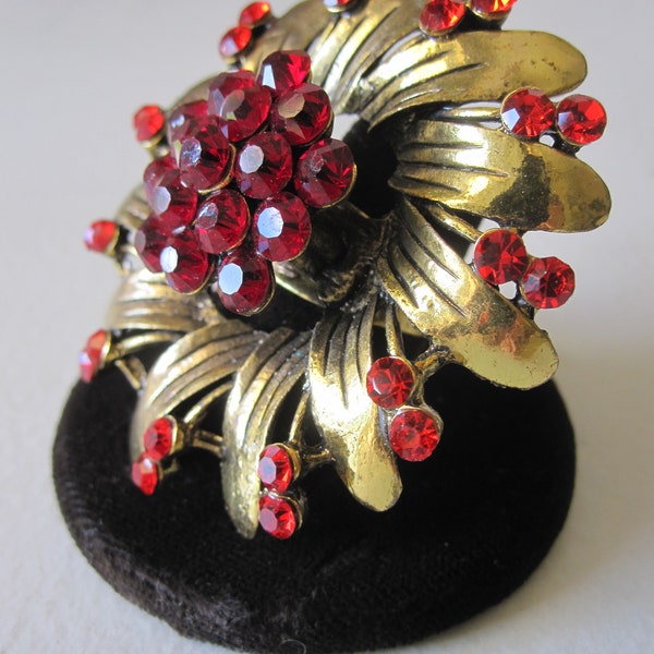 HUGE RHINESTONE COCKTAIL Ring Circa 1960s