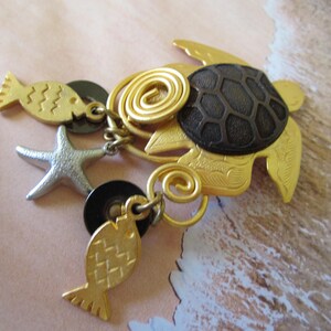 SEA TURTLE Brooch With Fish Friends