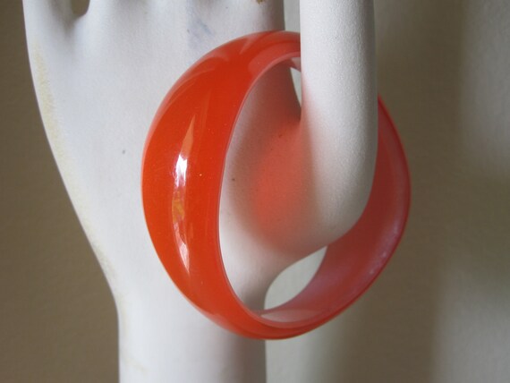 ASSYMETRICAL RED LUCITE Bangle Bracelet - image 5