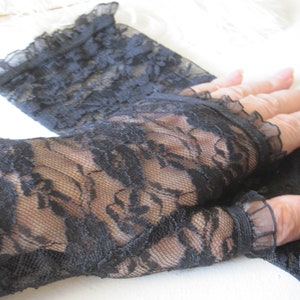BLACK LACE Ruffled HALF Gloves