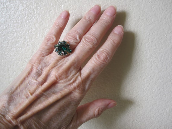 EMERALD RHINESTONE Cocktail Ring Size 7 - image 8