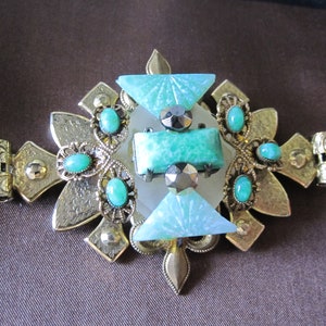 AVANT GARDE ARTISAN Green Glass Brooch