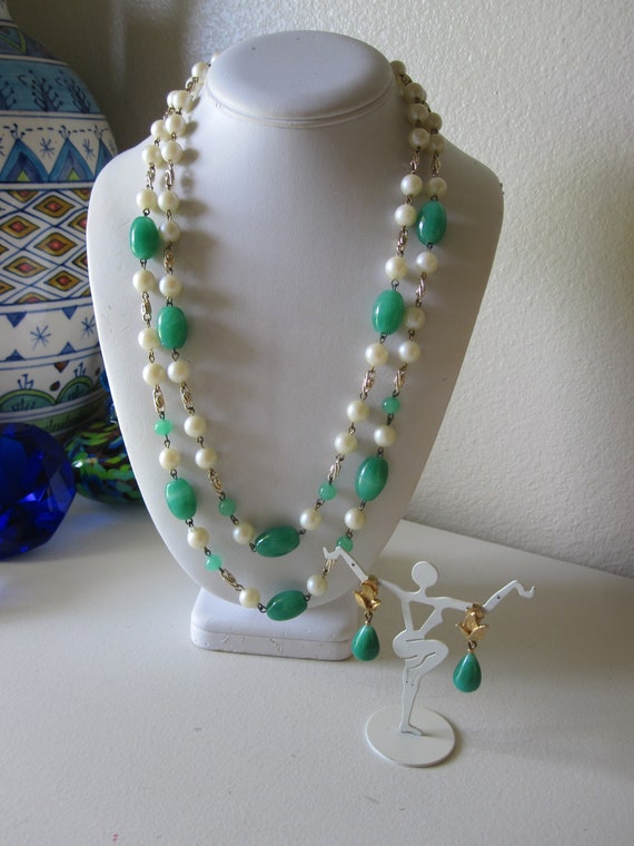 GREEN GLASS And Faux PEARL Necklace & Earring Set