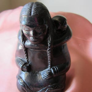 INUIT FIGURINE CANADA Mother & Child