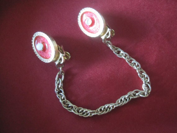 1950's Red ENAMEL & Pearl SWEATER CLIP - image 5