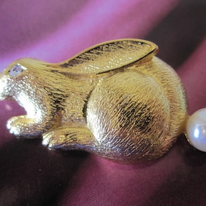 PEARL BUNNY BROOCH