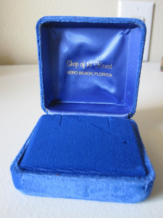 BLUE VELVET DISPLAY Jewelry Box Gem