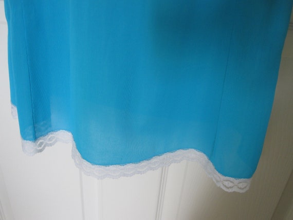 BLUE NYLON SLIP 1970s - image 6