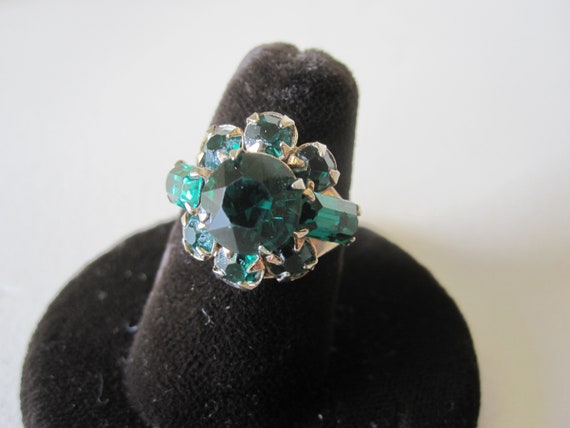 EMERALD RHINESTONE Cocktail Ring Size 7 - image 1