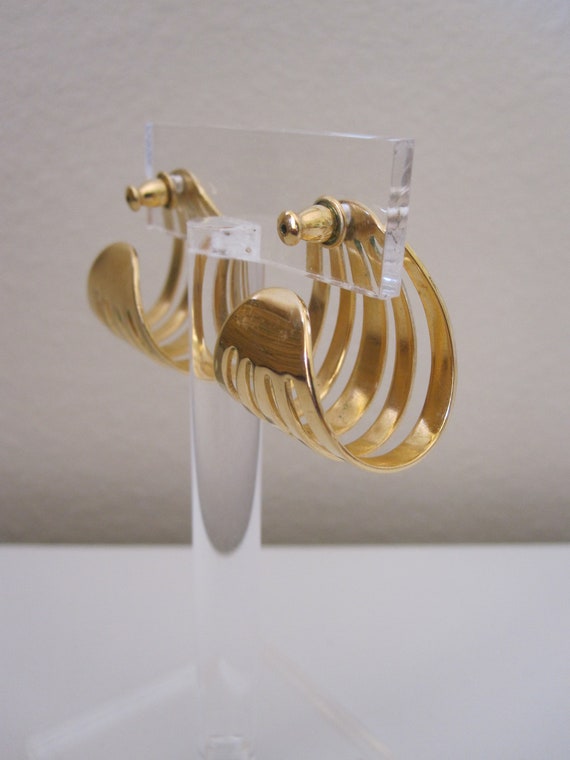 GOLD SEGMENTED HOOP  Pierced Earrings - image 9