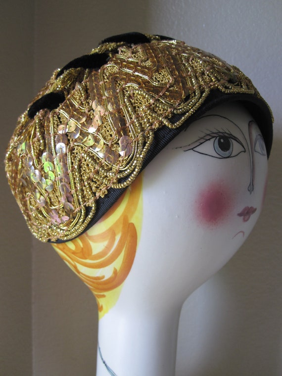 GOLD SEQUINED COCKTAIL Hat 1950s