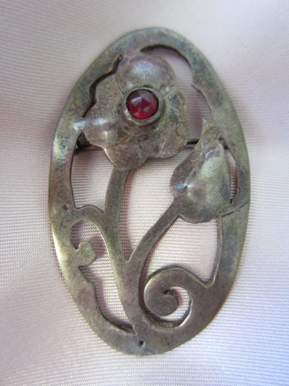 ART NOUVEAU STERLING Brooch