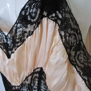 1930s PINK & BLACK Lace NEGLIGEE