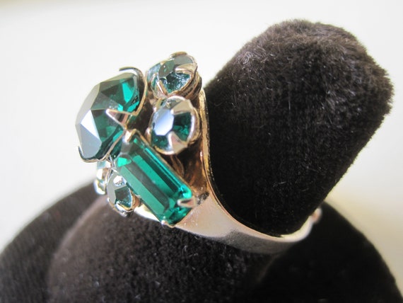 EMERALD RHINESTONE Cocktail Ring Size 7 - image 2