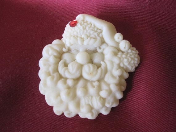 PLASTIC SANTA FACE Brooch - image 1