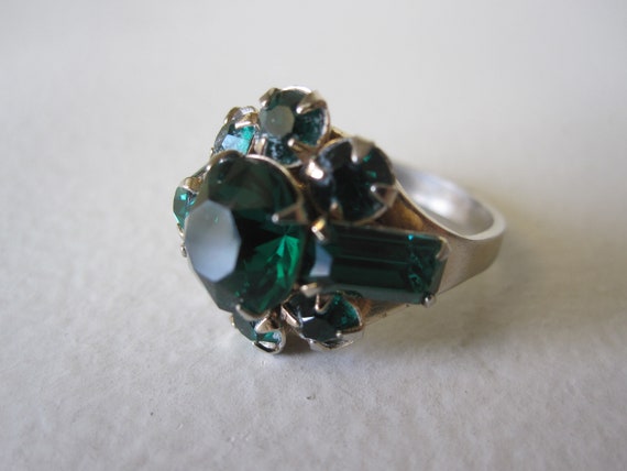 EMERALD RHINESTONE Cocktail Ring Size 7 - image 6