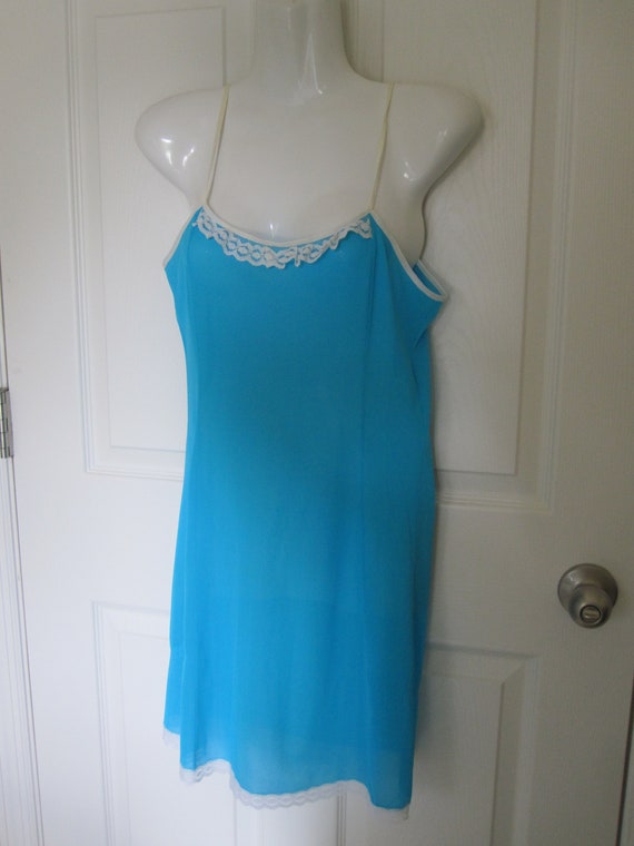 BLUE NYLON SLIP 1970s