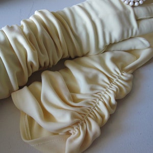 DAFFODIL YELLOW RUCHED Cotton/Poly Gloves
