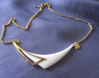 CROWN TRIFARI WHITE Enamel Necklace