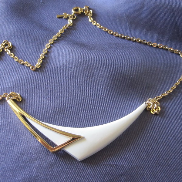 CROWN TRIFARI WHITE Enamel Necklace