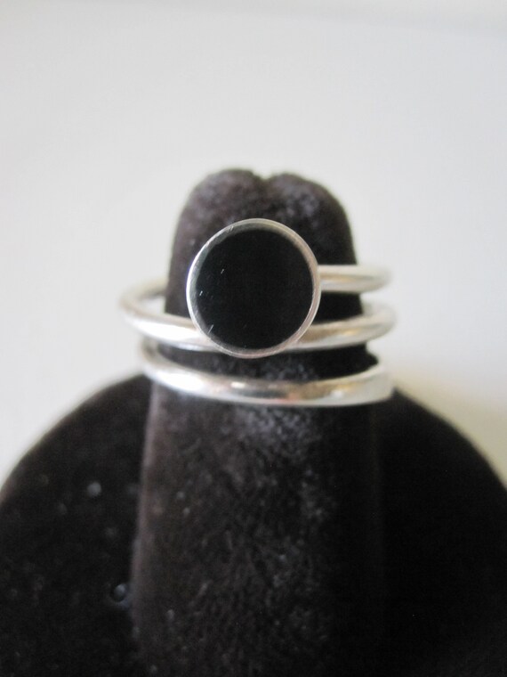 SILVER MODERNIST Black ONYX Ring Size 7 - image 3