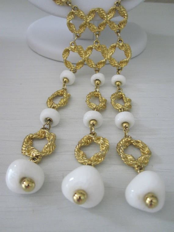 1960's WHITE GLASS GOLDETTE Bib Necklace and Tear… - image 3