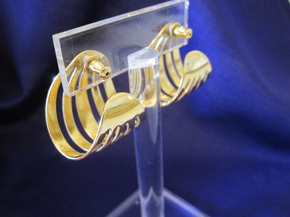 GOLD SEGMENTED HOOP  Pierced Earrings - image 3