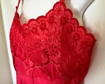 SCALLOPED LACE SLIP Cherry Red Circa 1960s