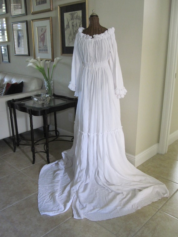 ROMANTIC WHITE RUFFLED Dress