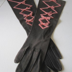 1940ER JAHRE LAMMLEDERHANDSCHUHE MIT SCHLEIFEN