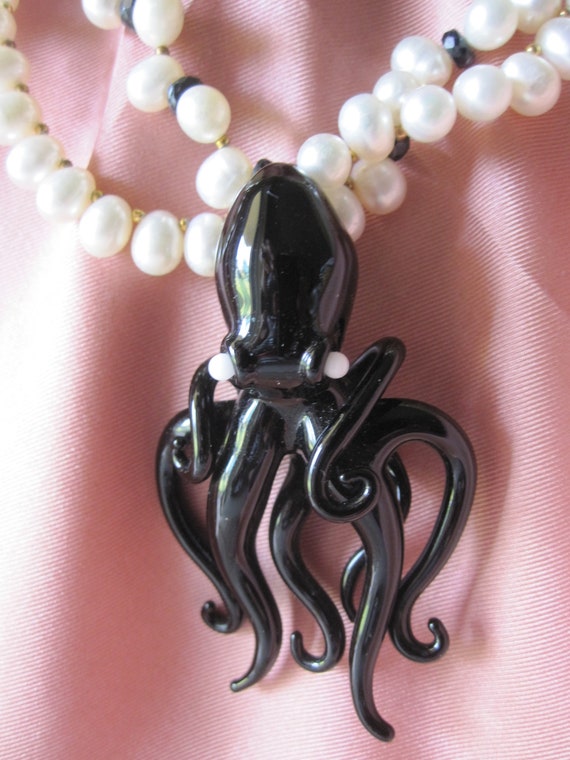 Olive Pearl Amulet Choker
