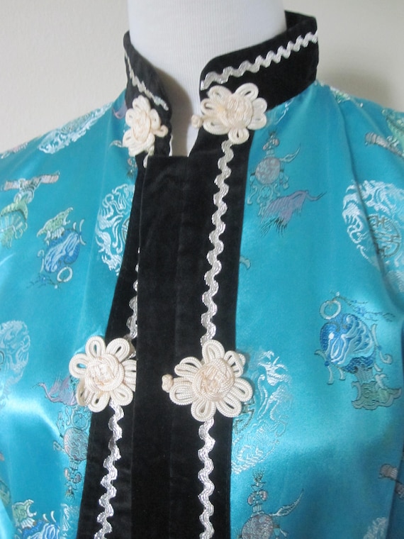 ASIAN SATIN ROBE Circa 1950s