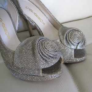 CAPARROS SILVER GOLD 4 Inch Heels Size 6B