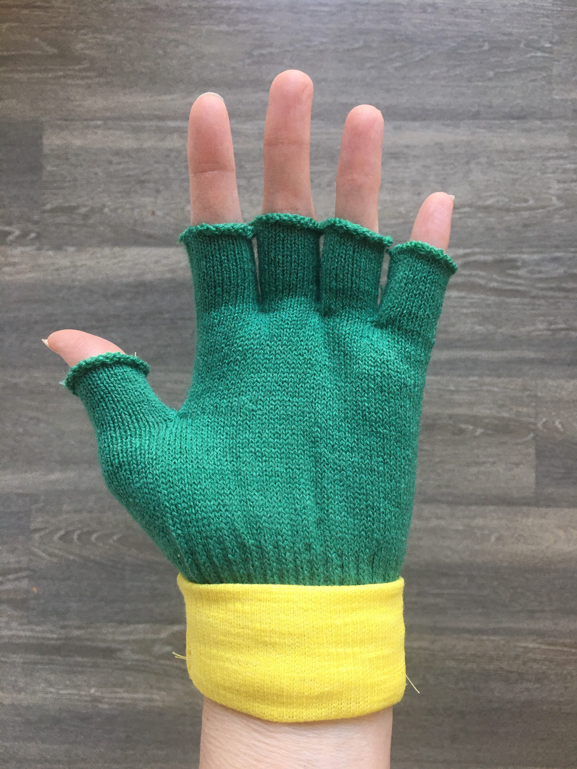 wann wurde der handschuh geschrieben : Völlger, Winfried, Schinko, Werner Bücher Farbe:Schwarz-Neon Gelb variant--hat-size--adjustable Leland Sklar | Equipboard