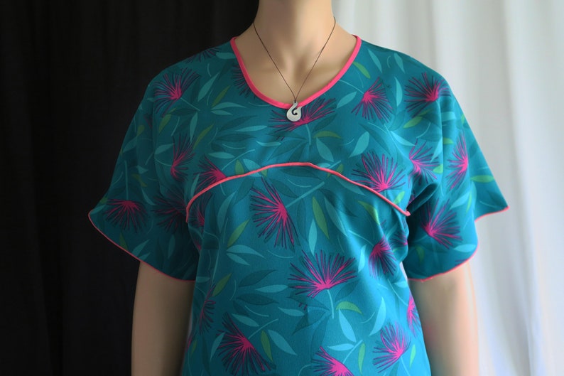Made in Hawaii Fits L or 1XL Plus Size Dress Fire Dancer Hawaiian Flare Wrap Wear it 2 ways Bright Colors Perfect for Travel