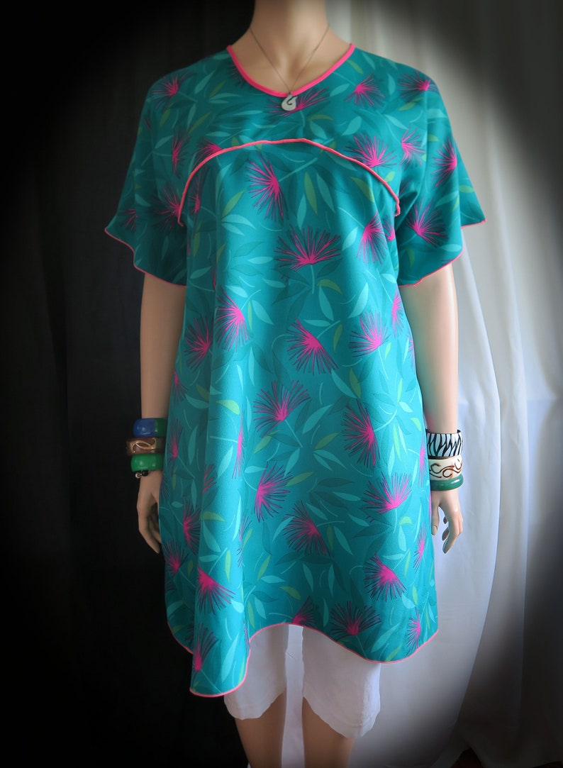 Made in Hawaii Fits L or 1XL Plus Size Dress Fire Dancer Hawaiian Flare Wrap Wear it 2 ways Bright Colors Perfect for Travel