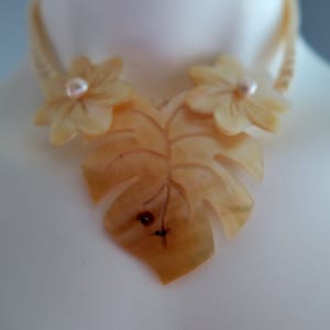 Vintage Mother of Pearl Hawaiian Necklace: Shell & Pearl Choker