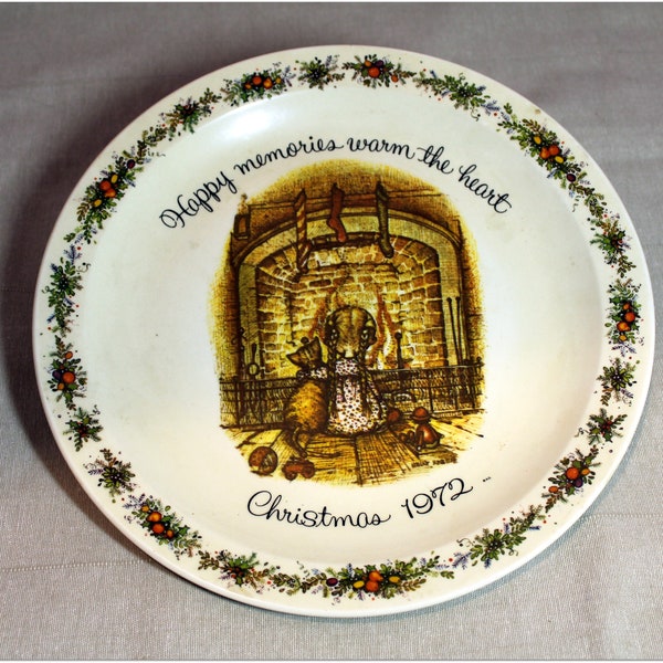 Christmas 1972 Holly Hobbie Commemorative Plate - American Greetings Co. USA