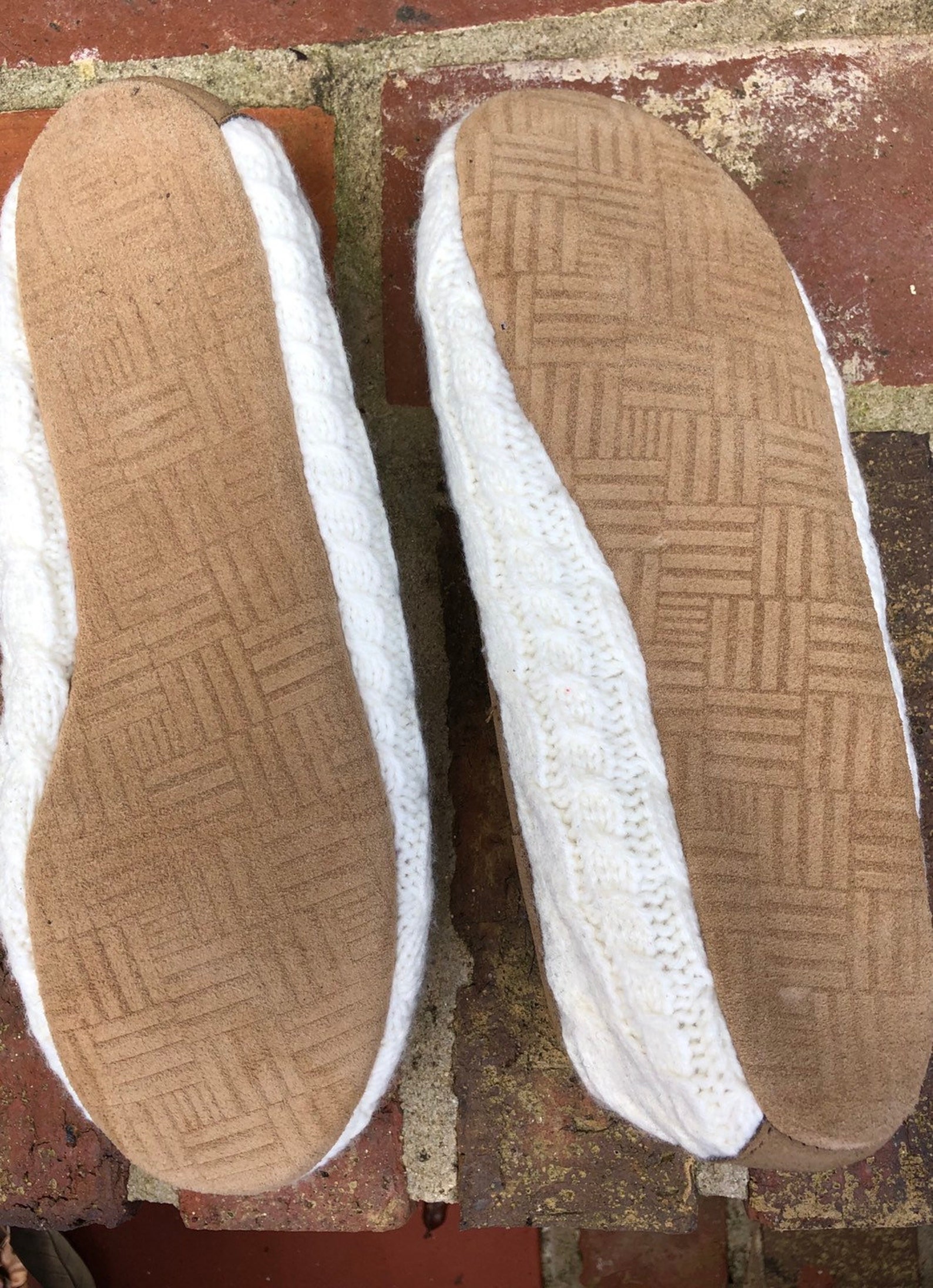 lands end women's ballet slippers medium white knit top slip resistant soles comfortable padded slippers excellent condition