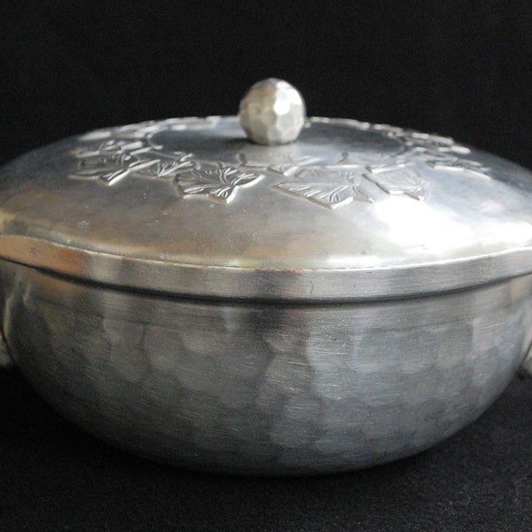 Casserole Holder/Carrier and Lid Hammered Aluminum with Ivy Leaf Decoration Handles in Bamboo Design