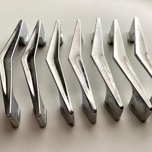 Vintage Chrome style Pulls 2.75 inch CtC Silver Chevron Hardware Set of 7