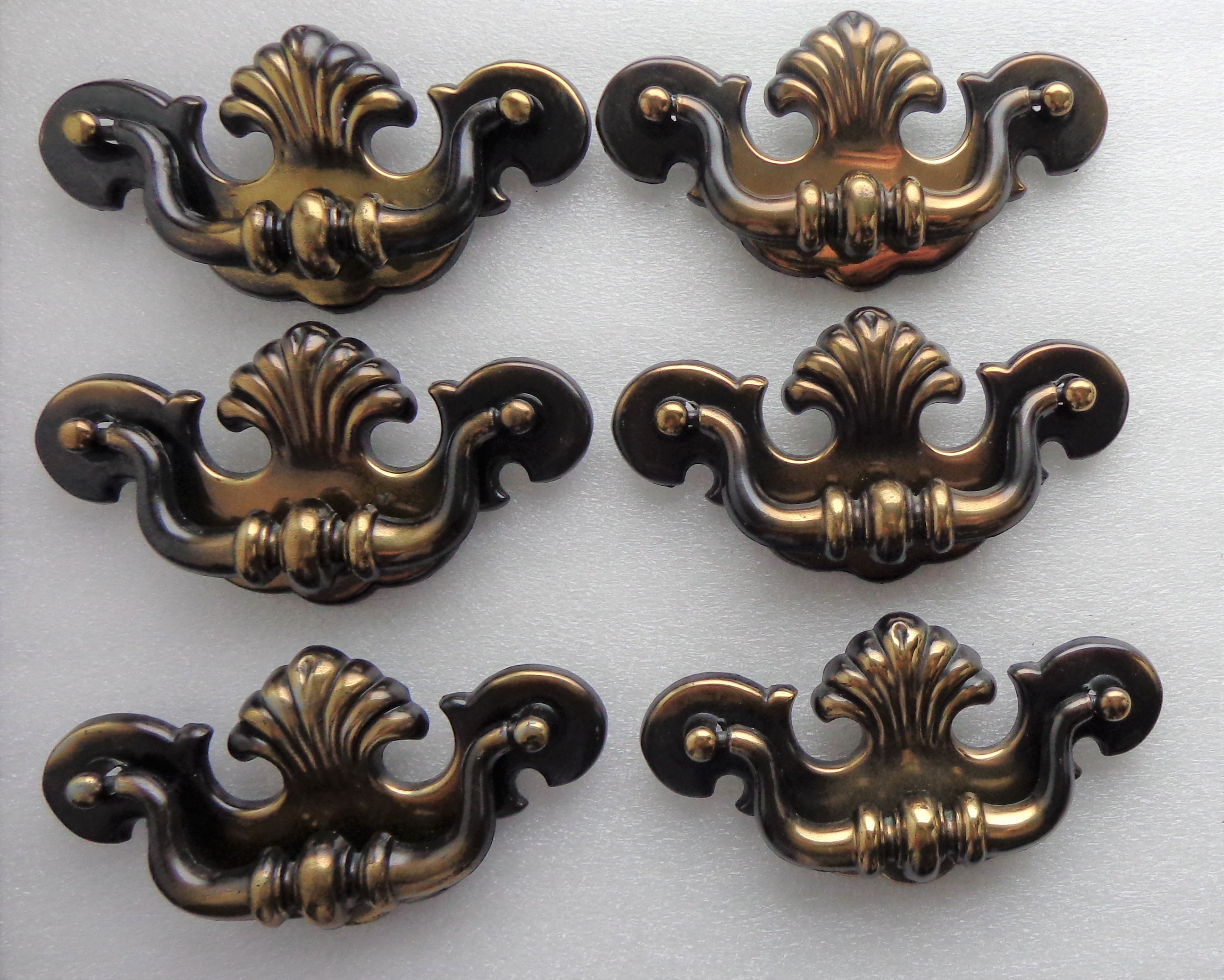 Tiradores de latón antiguo 3 en centros 6 vestidores | Etsy