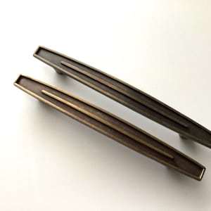 Dresser Drawer Pulls 4 inch CtC NL 3389 Antique Brass Vintage Handles