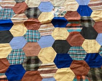 Handsydd väggbonad från 1970-talet, jordnära bruna plädar, vintage-skrot, honeycomb-täcke, signerad, 32 x 50