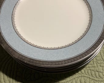 Mikasa palatial platina set med (4) middagstallrikar 23 cm blå med silverkant